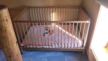 4 bedrooms, desk, iron/ironing board, travel crib