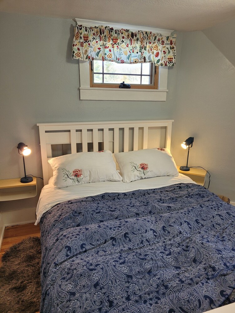 Leelanau Cottage & Great Location! Frankfort Vrbo