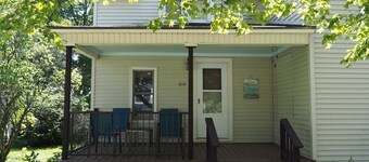 The Cute & Cozy - Lower Apt. - GREAT LOCATION!  WALK TO DOWNTOWN AND LAKE MICHIGAN!