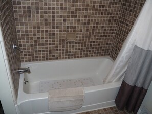 Hair dryer, towels - The Cute & Cozy - Lower Apt. - GREAT LOCATION!  WALK TO DOWNTOWN AND LAKE MICHIGAN! (Frankfort)