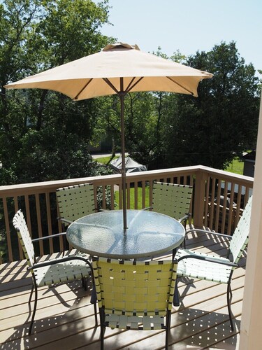 The Cute & Cozy - Upper Apartment - GREAT LOCATION!  WALK TO BEACH AND DOWNTOWN!  A/C!
