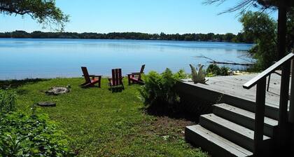 A Short's Walk - Sandy Lakefront with Spa / Hot Tub and Kayaks!