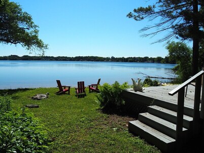 A Short's Walk - Sandy Lakefront with Spa / Hot Tub and Kayaks!