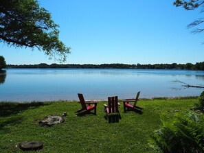 Property grounds - A Short's Walk - Sandy Lakefront with Spa / Hot Tub and Kayaks! (Elk Rapids)