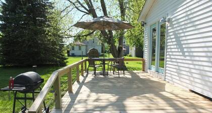 Beach Town Escape - NEWLY-REMODELED & GORGEOUS! GREAT LOCATION AS WELL!
