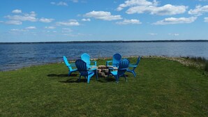 A lakeside view with a fire pit and blue Adirondack chairs. - Malabar Cove - LAKEFRONT, QUIET, & RELAXING!  INCLUDES A/C AND KAYAKS! (Gladstone)