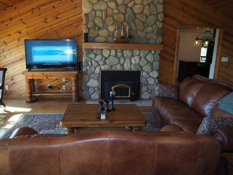 Malabar Cove - Lakefront, Quiet, & Relaxing! Includes A/c And Kayaks! - Gladstone, MI