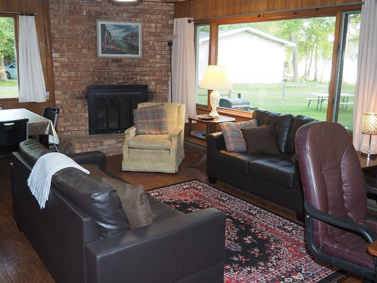 Smart TV, fireplace, offices