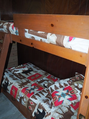 3 bedrooms, desk, free WiFi, bed sheets