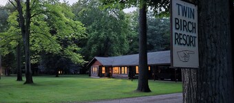 Twin Birch Resort - The Kodiak Cabin:  Lake Access with Dock, Rowboat, and Kayak!