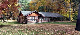 Twin Birch Resort - The Kodiak Cabin:  Lake Access with Dock, Rowboat, and Kayak!