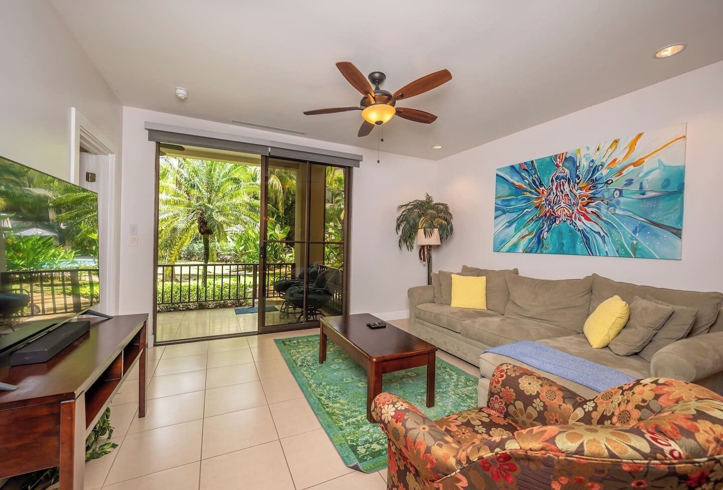 Televisión y oficina 