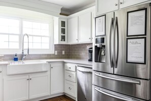 Mikrowelle, Ofen, Herdplatte, Geschirrspüler