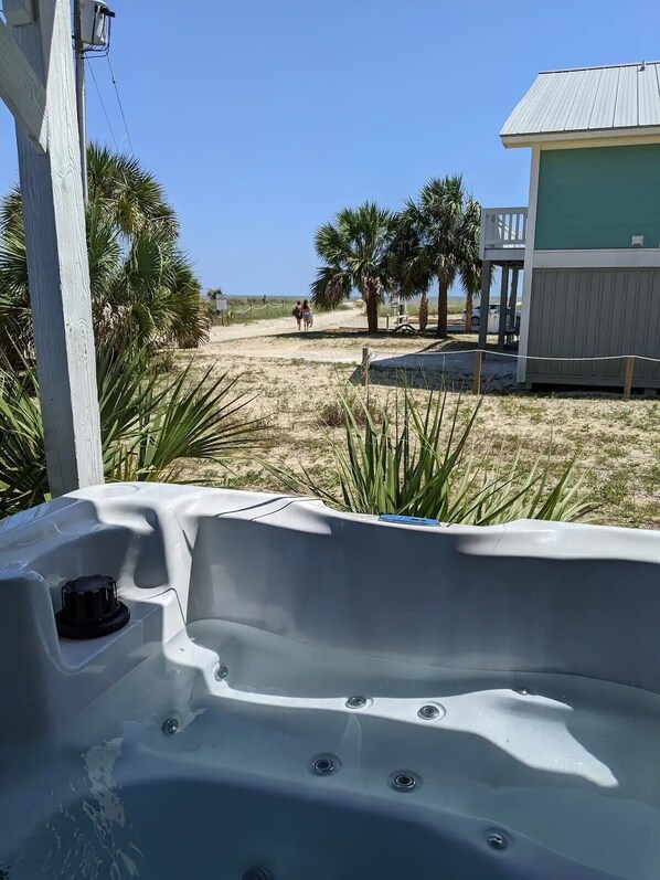 Outdoor spa tub
