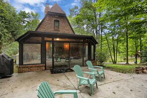 Terrace/patio - Gingerbread Chalet- Raystown- Shy Beaver (James Creek)