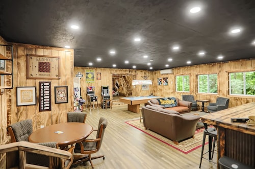 Gingerbread Chalet- Raystown- Shy Beaver