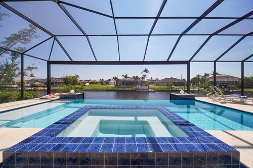 The Movie Star - New villa with pool and spa in SW Cape Coral