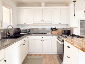 Fridge, microwave, oven, stovetop - Golden Coast Ocean View Penthouse (San Clemente)