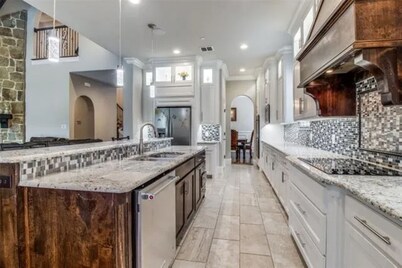 Knotting Hill Place Luxury 6 BR, 5.5 baths outdoor kitchen and pool!
Sleeps 14