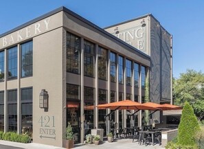 Front of property - Meeting House Boutique Hotel (Falls Church)