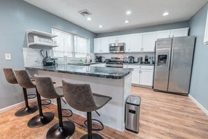 Fridge, microwave, oven, dishwasher - Relax in the Heart of the Pocono
 (Tobyhanna)