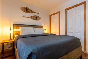 3 chambres, fer et planche à repasser, lit de bébé portatif