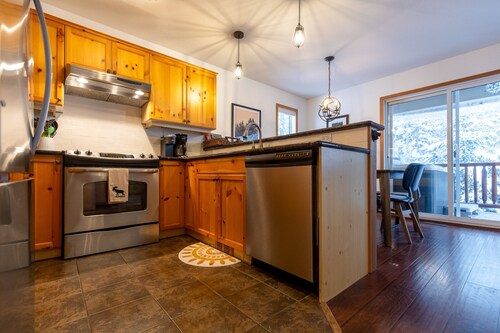 3 Bedrooms l Sleeps 7 Adults l Hot Tub l Dog Friendly