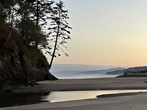 Luxury 4 Bedrooms House in Neskowin South Beach.