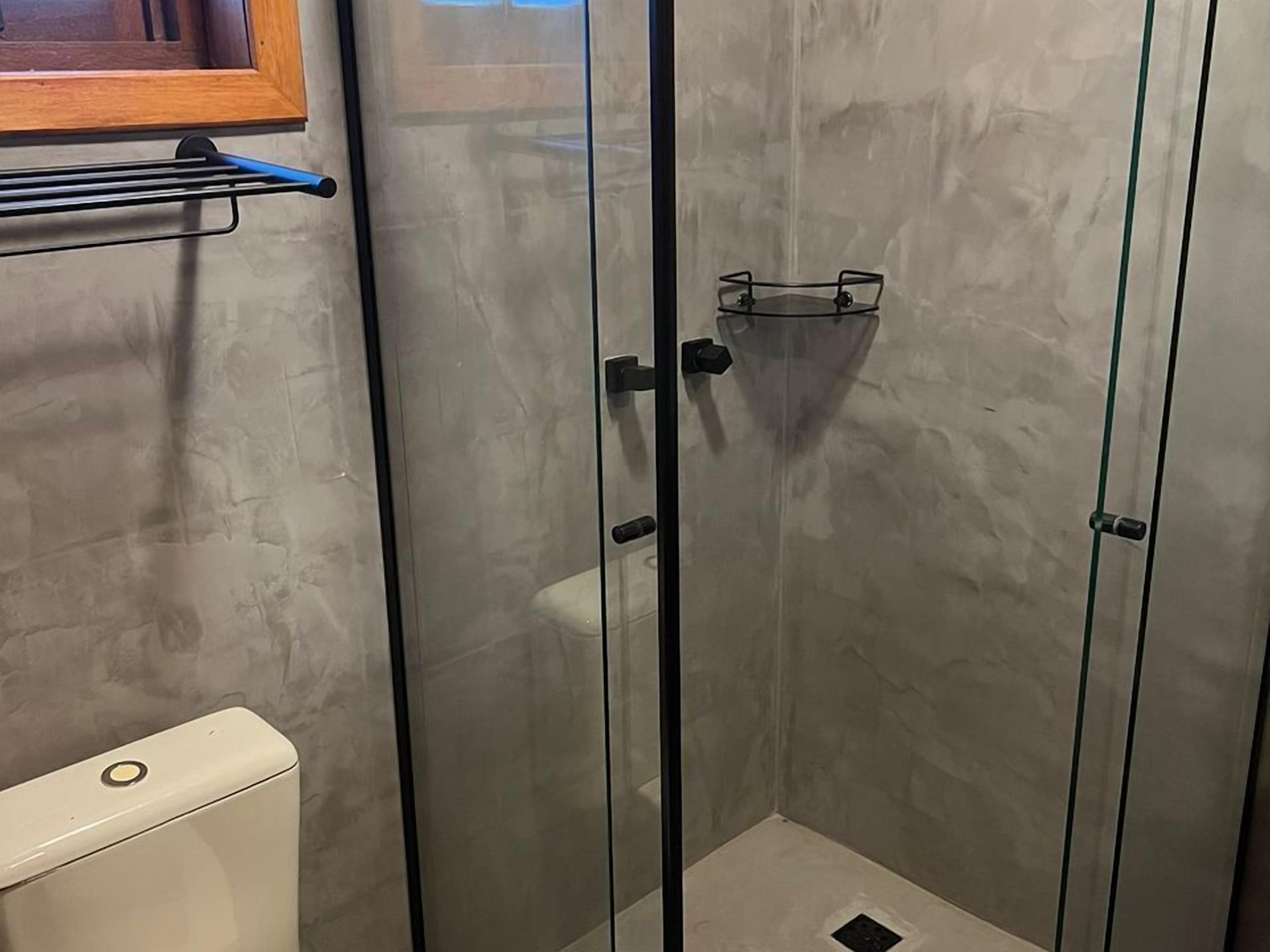 Kabin Standar | Kamar mandi | Perlengkapan mandi gratis, pengering rambut,  dan jubah mandi