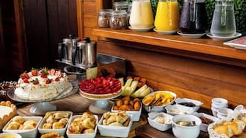 Free daily cooked-to-order breakfast