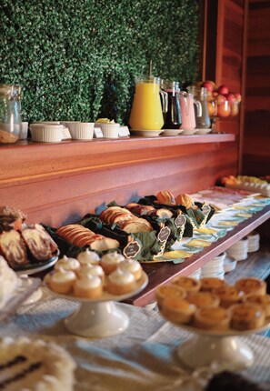 Free daily cooked-to-order breakfast  - Hotel Cabanas Glamour (Gramado)