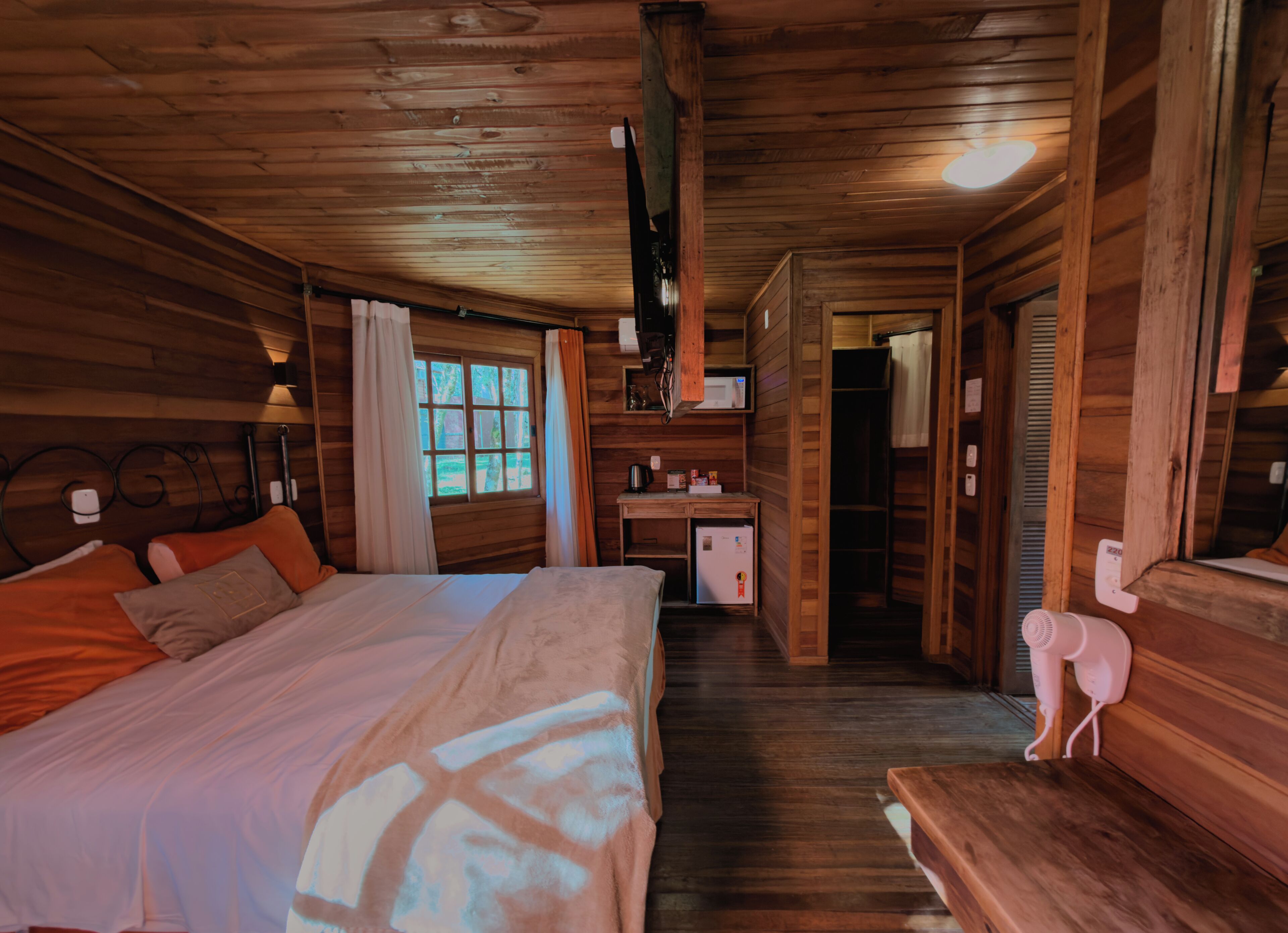 Standard Cabin | Free WiFi, bed sheets