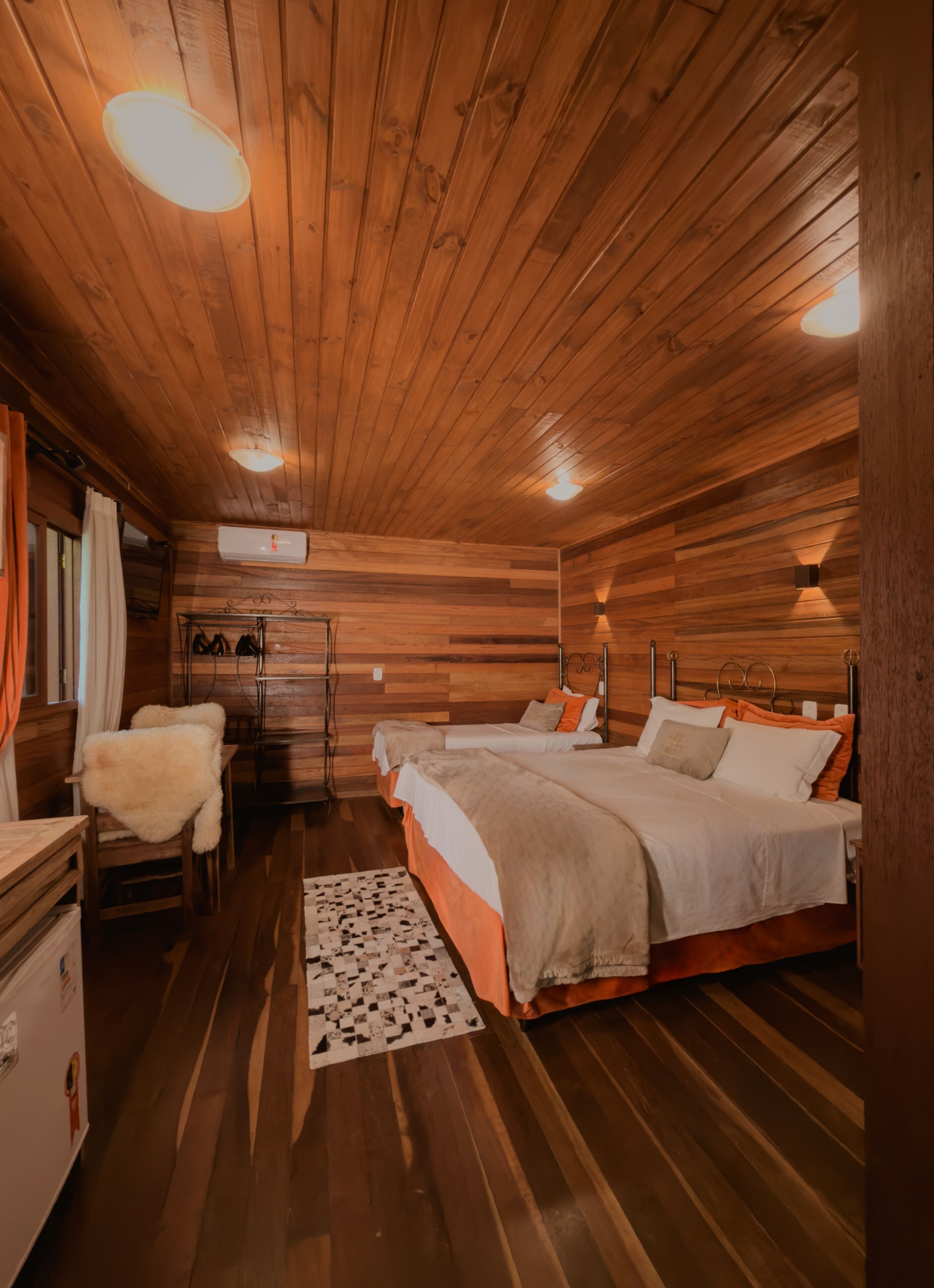 Standard Cabin | Free WiFi, bed sheets
