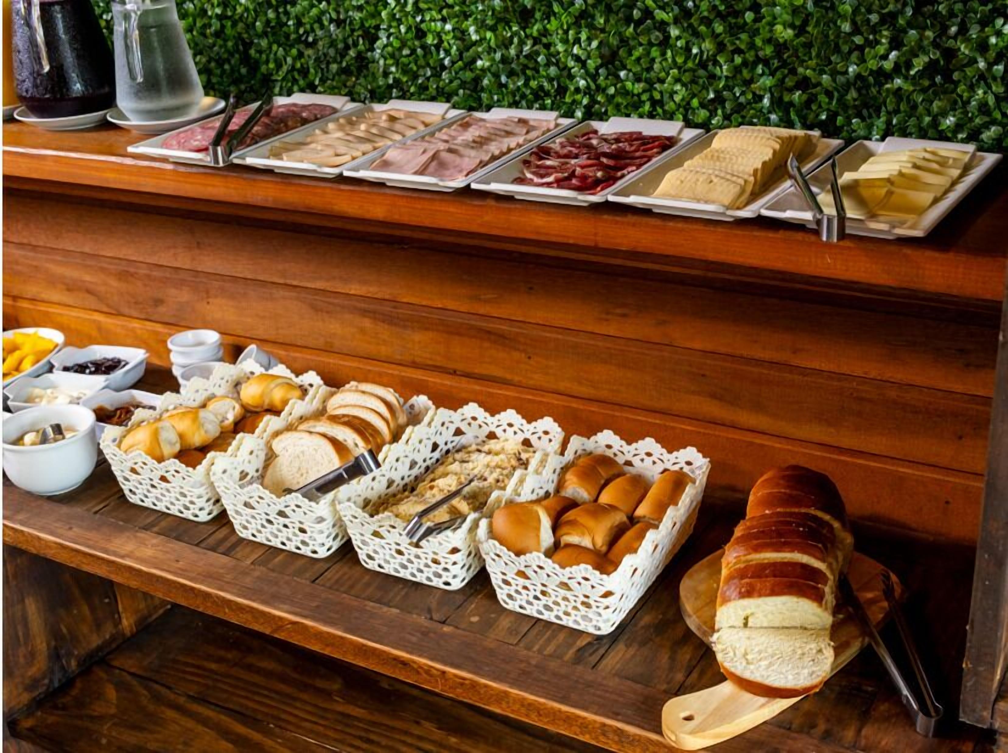 Termasuk sarapan pesanan masak setiap hari 