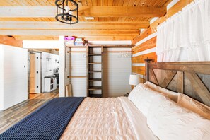 Tabla de planchar con plancha, wifi y ropa de cama 