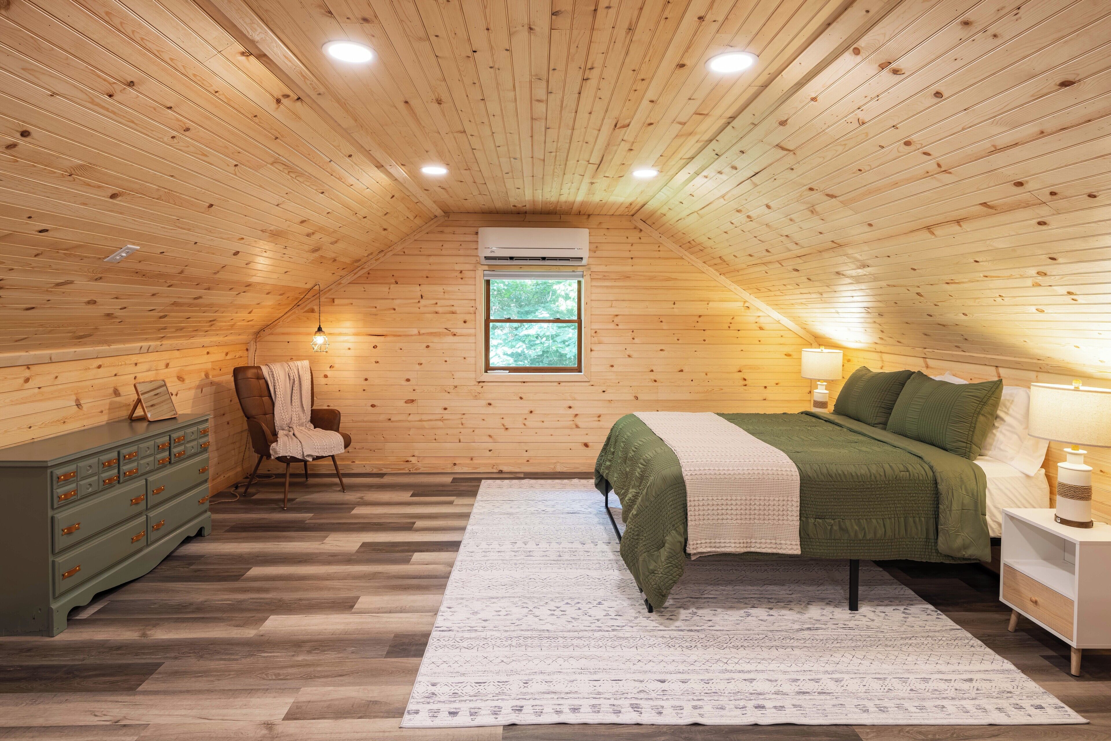 Tabla de planchar con plancha, wifi y ropa de cama 