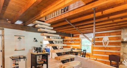 Charming Cabin in the Woods