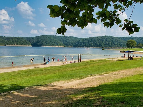 Foster Lodge at Green River Lake- Pet Friendly & NO Cleaning Fees!