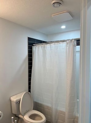 Free toiletries - Lovely 1 bedroom Suite (Calgary)