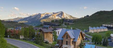 المنشأة من الخارج