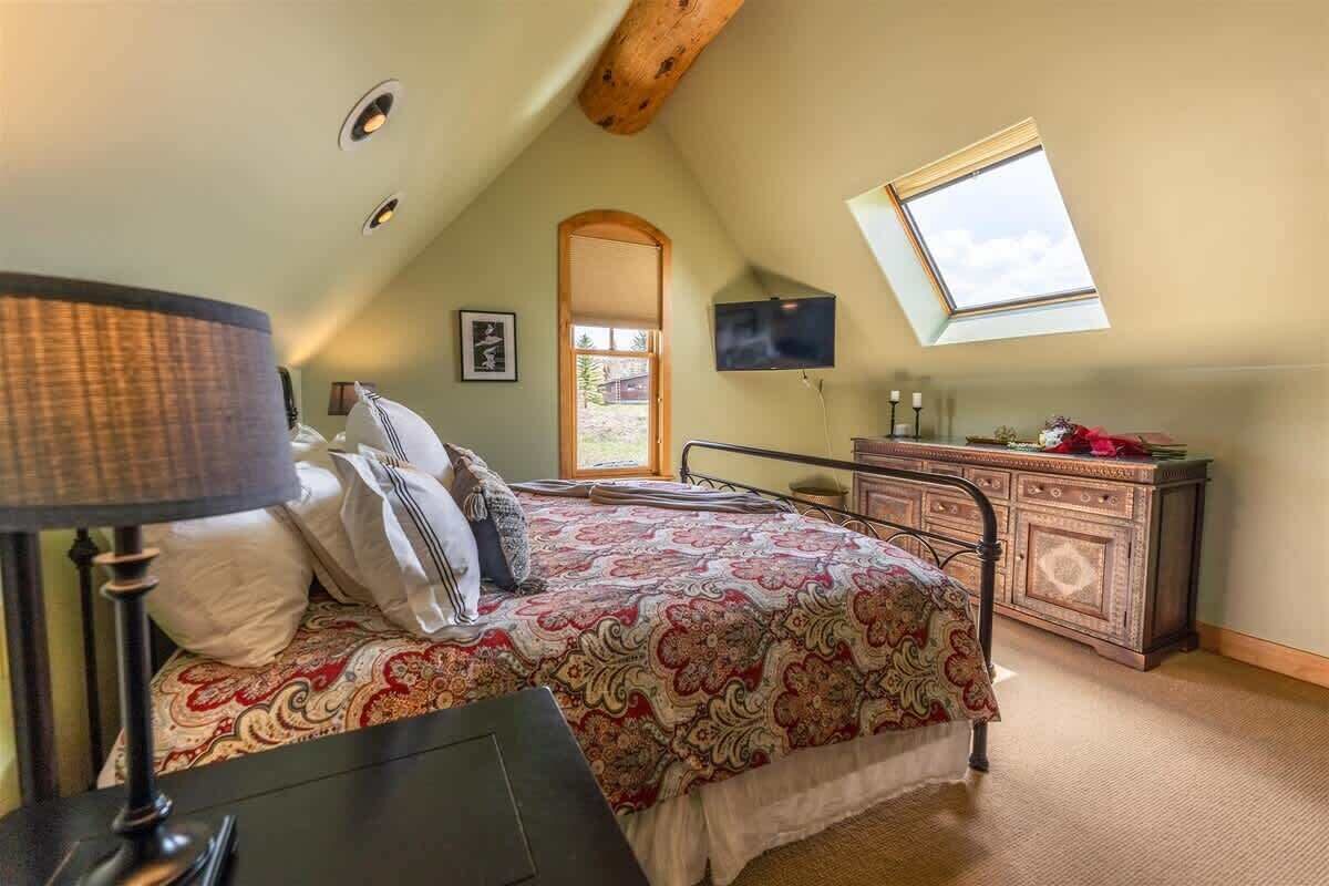 3 quartos, ferros/tábuas de passar roupa, Wi-Fi, roupa de cama