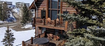 Whetstone Chalet / Dog Friendly W/Incredible Views! Hot Tub! Close to Rec Path!
