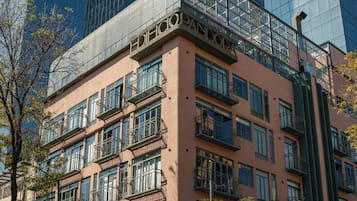 Vista frontal de la propiedad