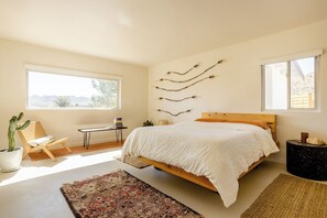 2 bedrooms, WiFi - Desert Retreat – Embrace the Magic of Joshua Tree! (Joshua Tree)