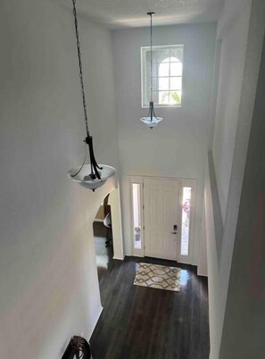 Interior - Gorgeous Home Equipped with Gym & 7BR and 5.5 Bath  (Seffner)