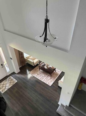 Living area - Gorgeous Home Equipped with Gym & 7BR and 5.5 Bath  (Seffner)