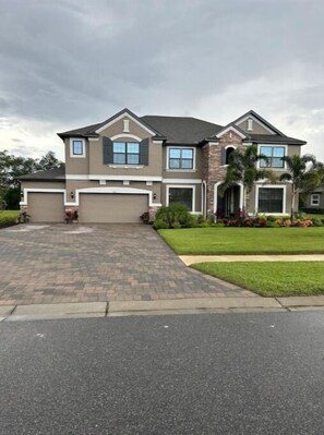 Exterior - Gorgeous Home Equipped with Gym & 7BR and 5.5 Bath  (Seffner)