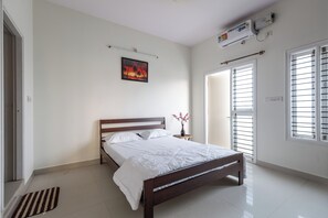 2 bedrooms, iron/ironing board, WiFi, bed sheets - Jazzy 2BHK Penthouse-12 to mins-Manyata-Karle Town Center-Bhartiya City (Bengaluru)