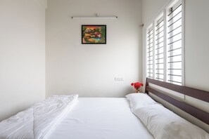 2 habitaciones, tabla de planchar con plancha, wifi y ropa de cama 