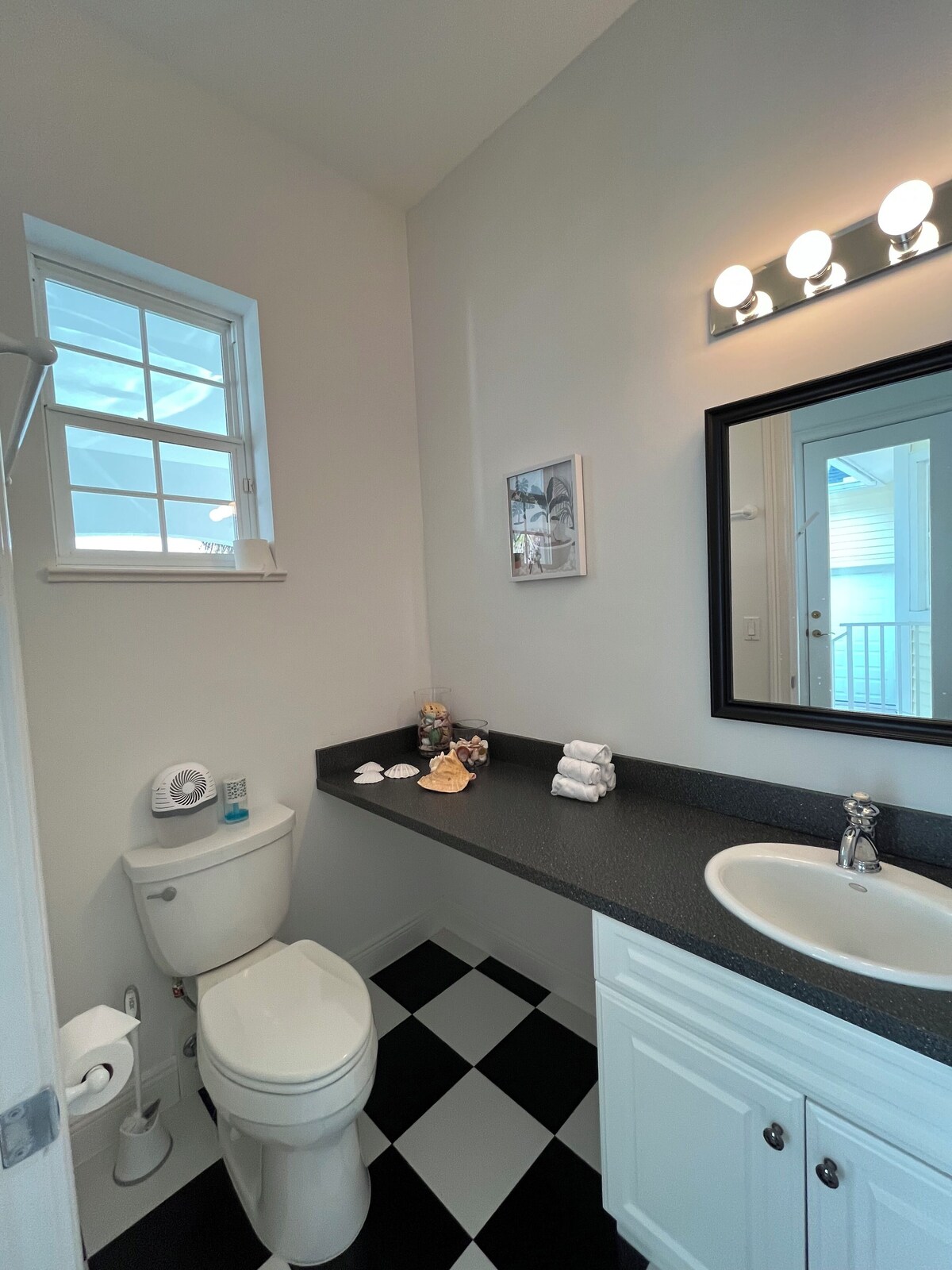 Photo 34 of New on VRBO
House in the heart of Olde Naples. Walk to beach, 5 Ave and Cambier!
